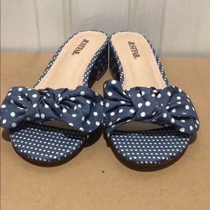 New Bow Top Slip-on Mule. Size 6 (blue & white)